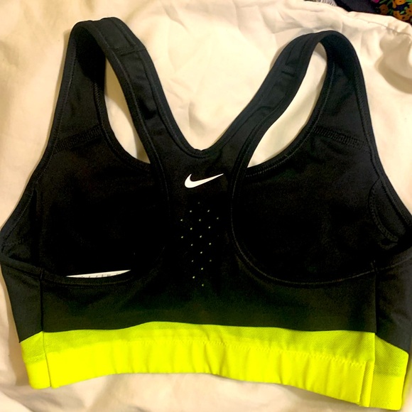 Women’s Nike Sports Bra Size Small NWOT! - Picture 2 of 3